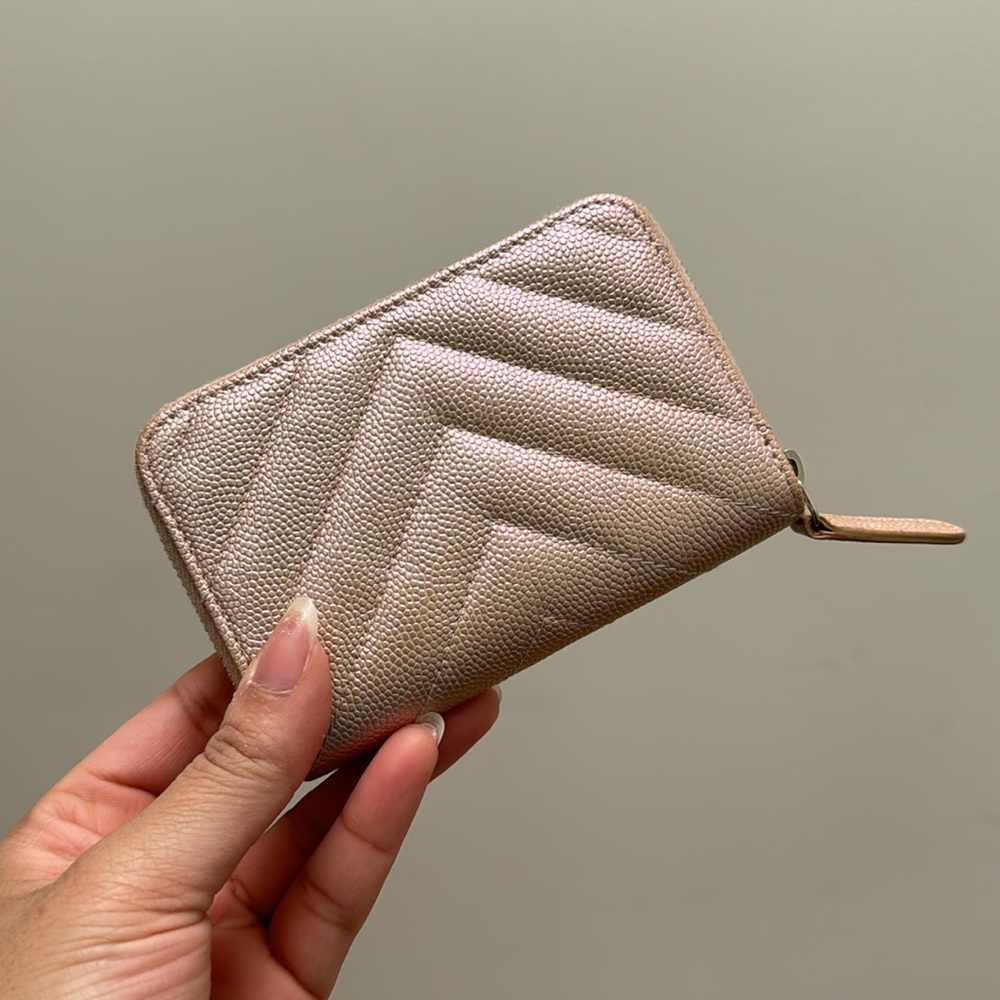 {Chanel} 🦄 17B Iridescent Rose Gold Zippy Wallet - Picture 3 of 6